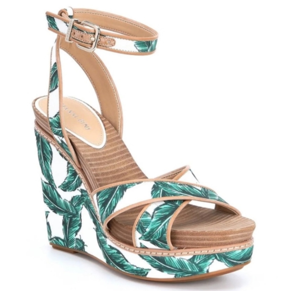 NWOT Gianni Bini 7.5 Wedge